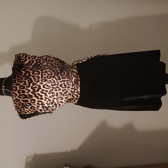 BNWT- Mid Length Suzanne Betro Dress size M - Picture 2 of 3